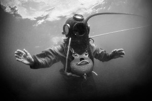 old-diving-suit